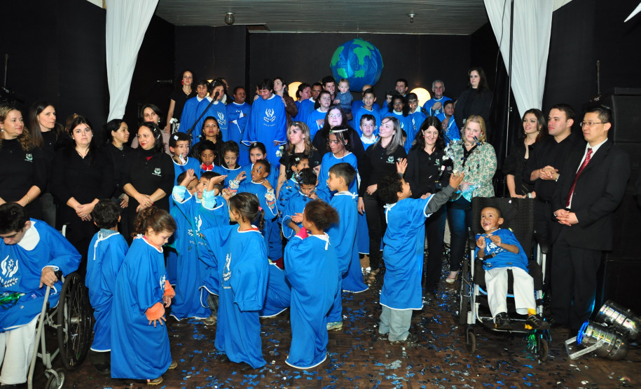 Em comemoração a Semana Nacional da Pessoa com Deficiência Intelectual e Múltipla de 2011 da Escola de Educação Especial Idalba Abreu Pierin – Apae de Tamboara, foi realizado a 2ª Noite Cultural e contou com a participação de todos os funcionários, alunos, familiares e comunidade em geral.