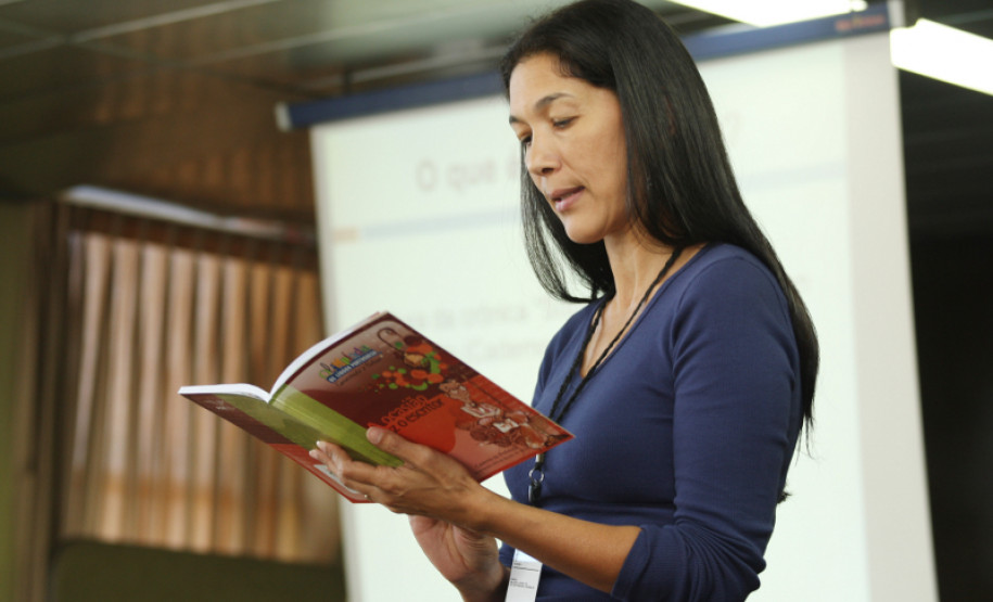 A Secretaria de Estado da Educação (SEED) iniciou nesta segunda-feira (23), em Curitiba, uma série de formação descentralizada para a Olimpíada de Língua Portuguesa.