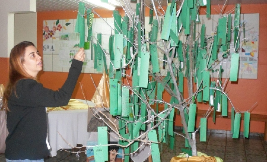 Árvore de haikais - Colégio Marquês de Paranaguá, de Vera Cruz do Oeste