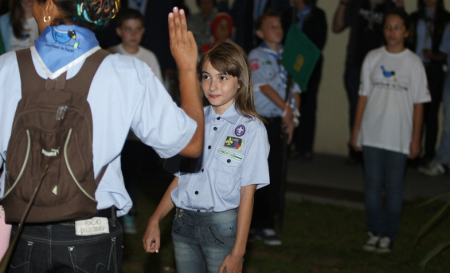 Alana Cestaro, 11 anos, é uma das novas escoteiras. Para ela, além de aprender sobre vários assuntos no grupo de escoteiros, o importante são as amizades. “Nós aprendemos a conhecer melhor os outros, a interagir, a respeitar. Ficamos felizes em estarmos juntos”, disse.