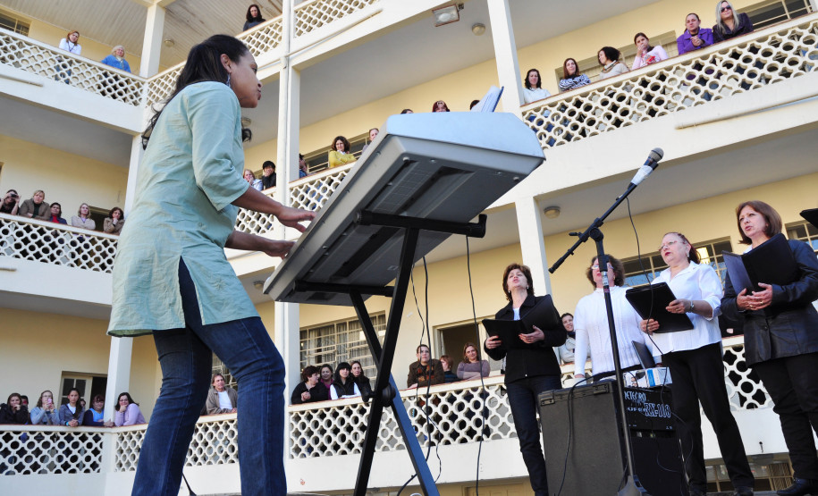 O coral da Secretaria de Estado da Educação (Seed), Vozes da Educação, se apresentou nessa quarta-feira (31) para os servidores e funcionários da pasta na sede Água Verde, em Curitiba.