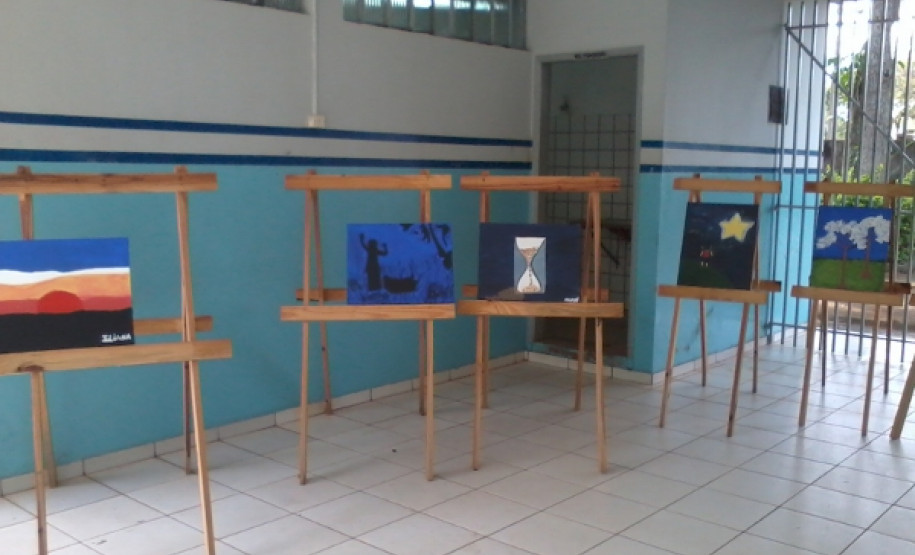 Em Arapongas, a vida e obra da poetisa paranaense Helena Kolody são abordadas com uso de materiais recicláveis e resultaram em trabalhos criativos.