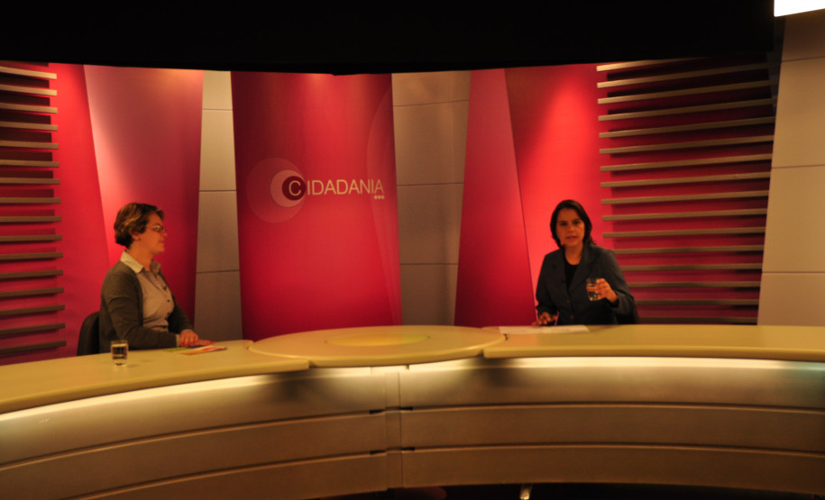 A diretora de Políticas e Programas Educacionais esteve no programa Cidadania apresentando os benefícios das instâncias colegiadas nas escolas do Paraná.