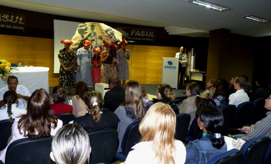 Estudantes do Colégio Estadual Professor Ildo José Fritzen, de Entre Rios do Oeste, participaram de evento da Faculdade Sul Brasil (FASUL), em Toledo