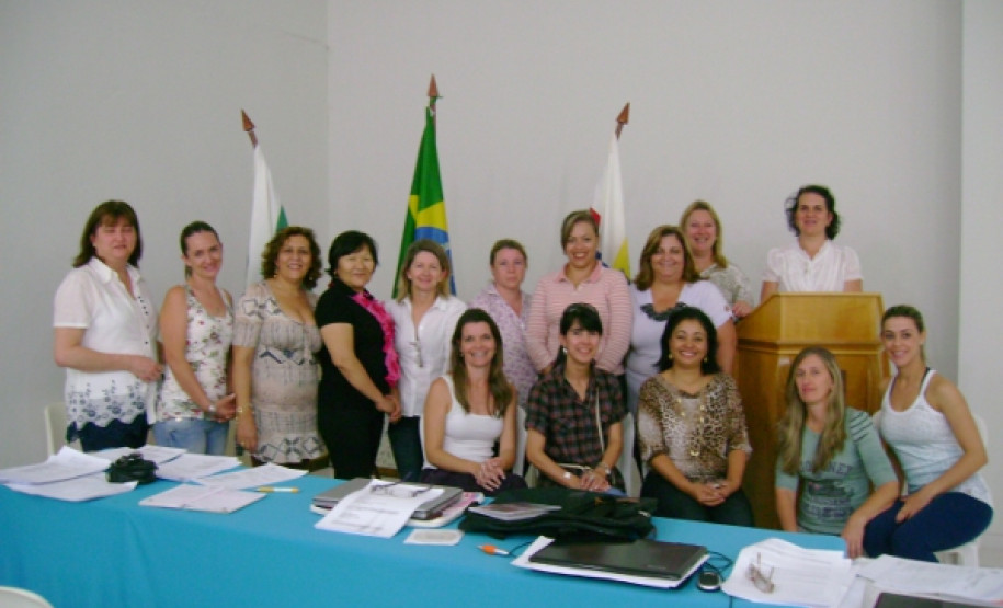 Professores que atuam nas de salas de recursos e Centros de Atendimentos recebem orientações sobre o programa de computador MecDaisy.