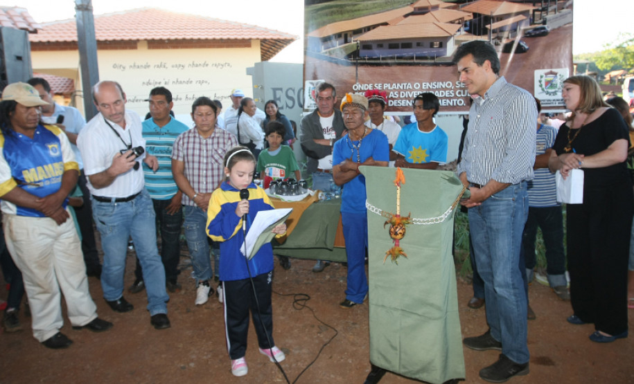 A escola Araju Porá passa a atender 240 índios da comunidade Tekoha Itamarã, em Diamante d'Oeste. O investimento foi de R$ 1 milhão.