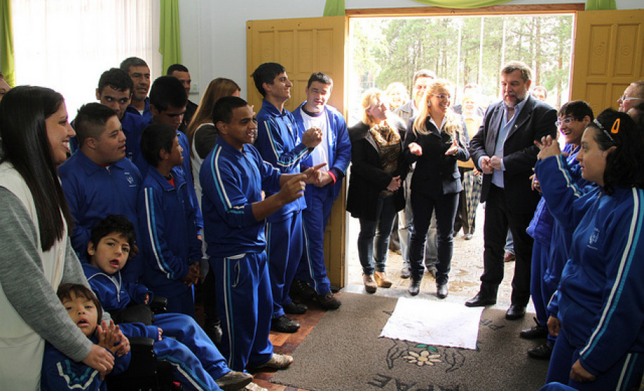 Visitas fortalecem diálogo existente entre Secretaria da Educação e comunidades escolares de todo o Paraná. Foto na Escola de Educação Especial Antonio Carlos Gabardo da Associação de Pais e Amigos dos Excepcionais (Apae).