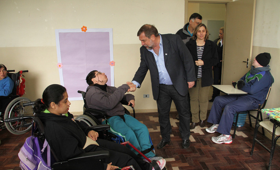 Visitas fortalecem diálogo existente entre Secretaria da Educação e comunidades escolares de todo o Paraná. Escola Especial Municipal Cristiane Pampuch.