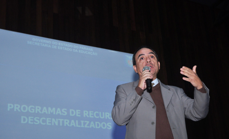 A abertura do evento, na segunda-feira (07), contou com a participação do diretor geral da Secretaria de Estado da Educação (SEED), Jorge Eduardo Wekerlin.