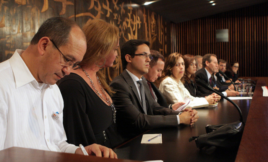 O encontro, realizado na Assembleia Legislativa do Paraná, integra parte das atividades comemorativas do Dia Estadual de Combate à Homofobia.
