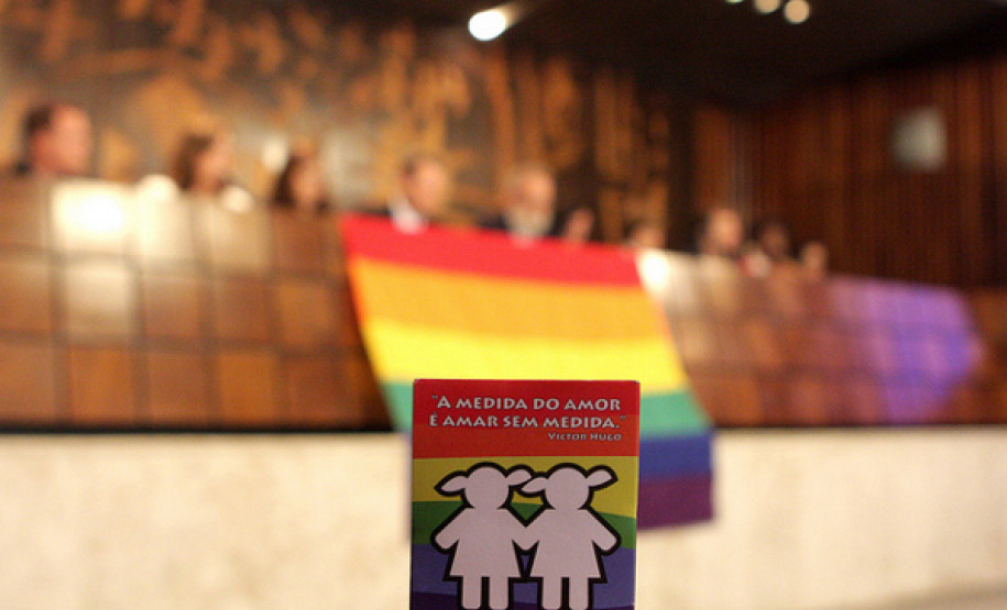 O encontro, realizado na Assembleia Legislativa do Paraná, integra parte das atividades comemorativas do Dia Estadual de Combate à Homofobia.