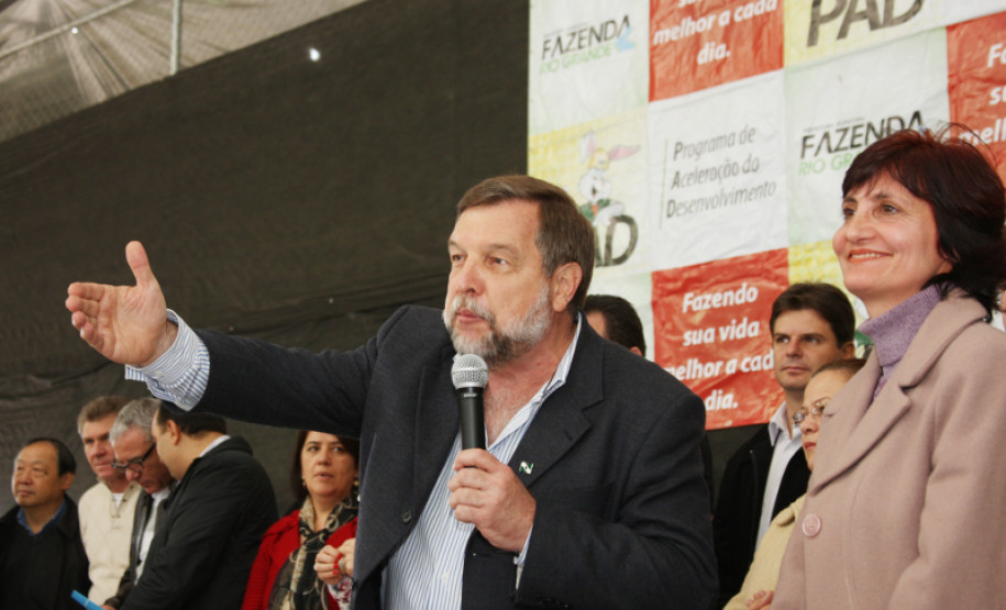 O governador Beto Richa inaugurou neste sábado (12) o Colégio Estadual Abílio Lourenço dos Santos, em Fazenda Rio Grande, Região Metropolitana de Curitiba.