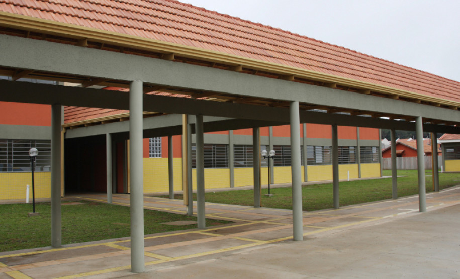 A unidade tem estrutura com 20 salas de aula, 4 salas específicas, 5 ambientes administrativos e pedagógicos, 9 ambientes de serviços, bicicletário, acesso para portadores de deficiência, laboratório de Ciências Físicas e Biológicas, laboratório de informática, pátio coberto, cozinha, biblioteca e quadra poliesportiva coberta.