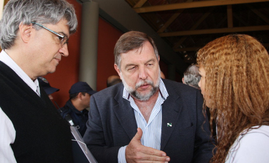 Com investimento de R$ 3 milhões, a nova escola conta com 3,1 mil m² de área construída e atenderá 1,4 mil alunos do ensino fundamental e médio.