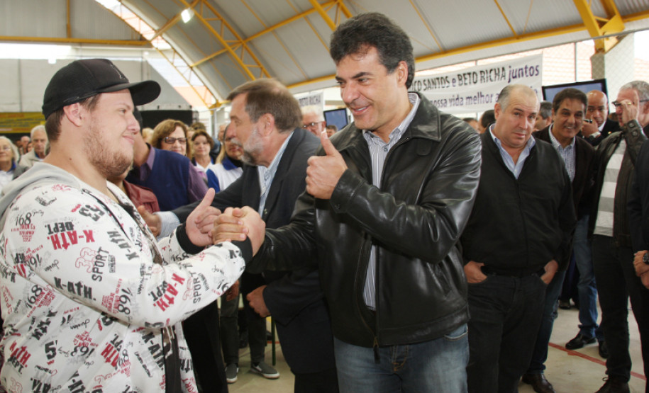 Com investimento de R$ 3 milhões, a nova escola conta com 3,1 mil m² de área construída e atenderá 1,4 mil alunos do ensino fundamental e médio.