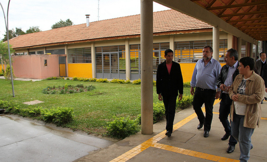 Qualidades do Programa Estadual da Alimentação Escolar e da Agricultura Familiar são salientadas durante visita de Arns a escolas em Tibagi. Foto do Colégio Estadual Baldomero Taques.