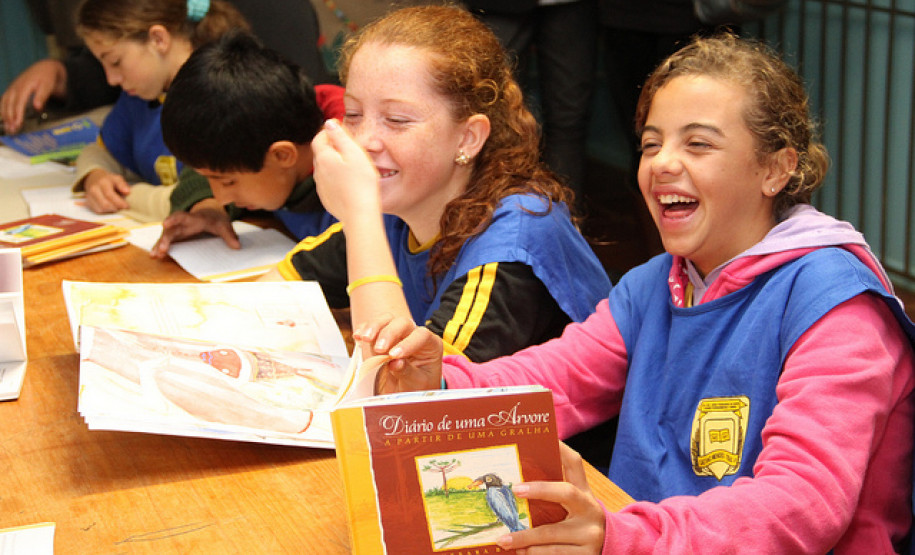 Qualidades do Programa Estadual da Alimentação Escolar e da Agricultura Familiar são salientadas durante visita de Arns a escolas em Tibagi. Foto do Colégio Estadual João Francisco da Silva.