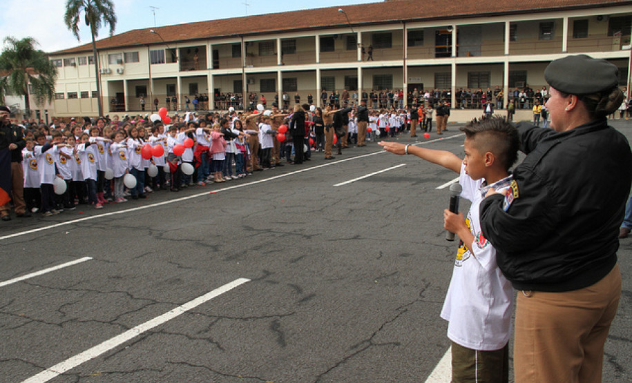 Na sexta-feira (18), Flávio Arns participou da formatura de mais 1,3 mil alunos dos 5º anos do ensino fundamental de escolas municipais de Curitiba.