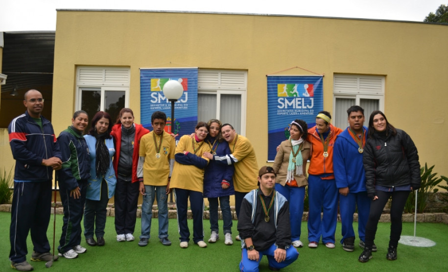 Estudantes de educação especial aprendem novas habilidades jogando variedade do golfe desenvolvida no Paraná, que já possui um campeonato.