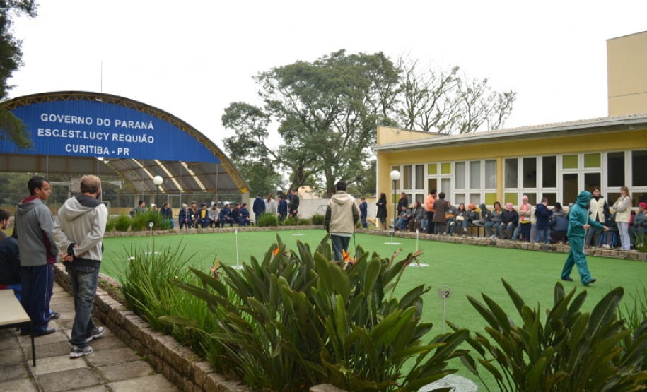 Estudantes de educação especial aprendem novas habilidades jogando variedade do golfe desenvolvida no Paraná, que já possui um campeonato.