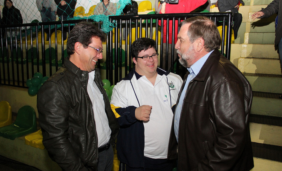 Arns prestigia abertura da Olimpíada das Apaes