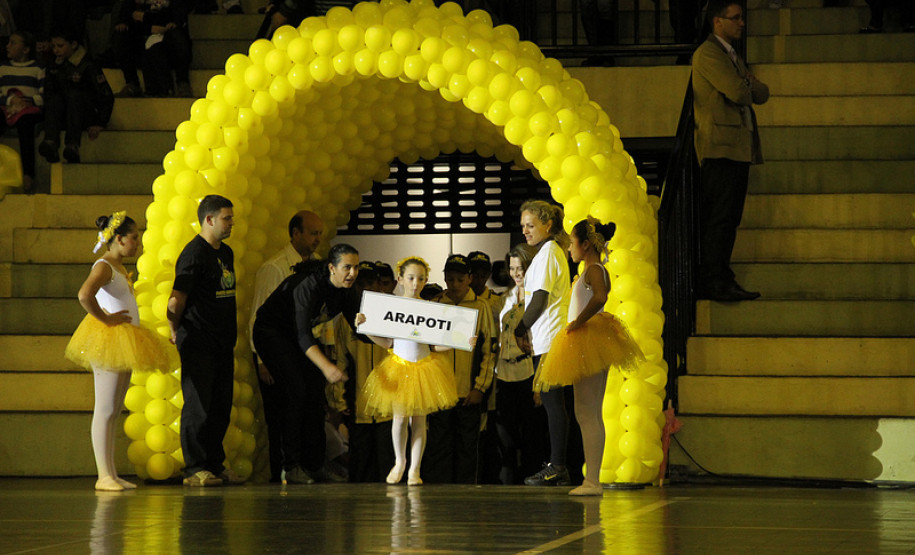 Arns prestigia abertura da Olimpíada das Apaes