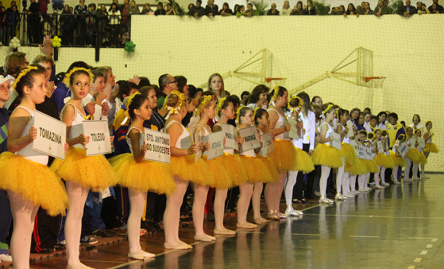 Arns prestigia abertura da Olimpíada das Apaes