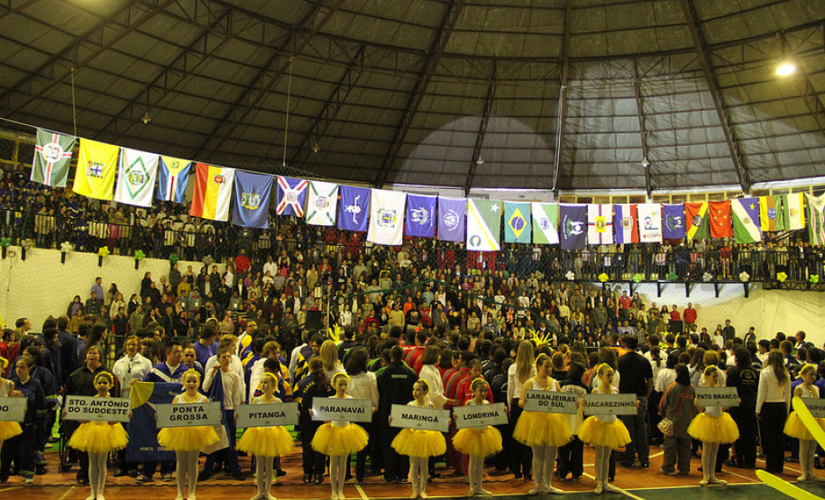 Arns prestigia abertura da Olimpíada das Apaes