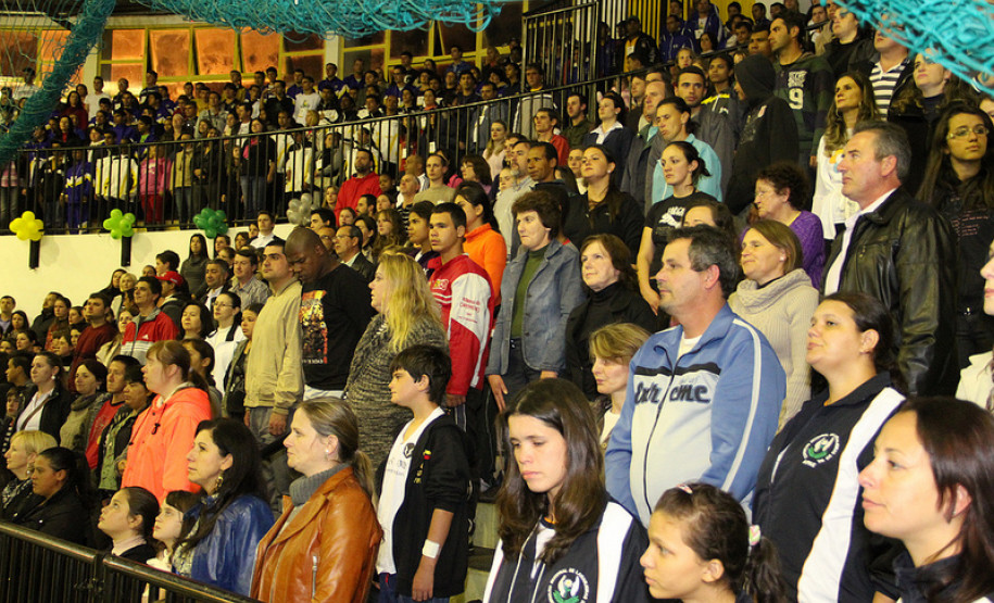 Arns prestigia abertura da Olimpíada das Apaes