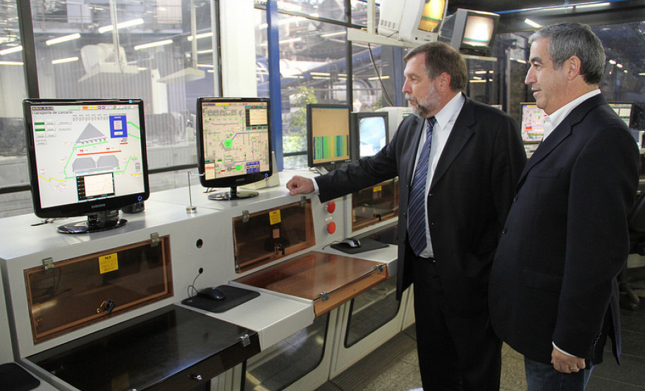 Obras terão investimentos de R$ 1,8 milhão e serão entregues até dezembro.  Convênio prevê construção de refeitório em escola estadual de Itaperuçu e quadra poliesportiva e de outros oito refeitórios em escolas de Rio Branco do Sul.