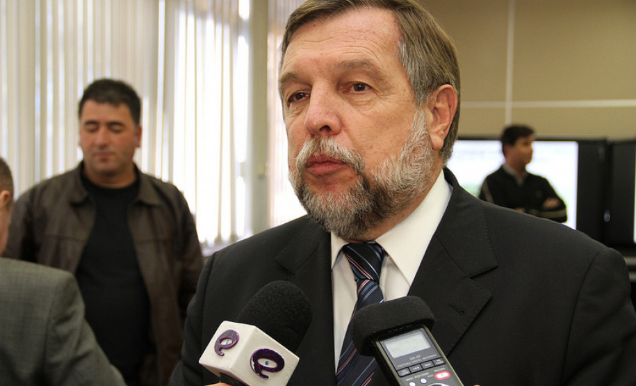 Obras terão investimentos de R$ 1,8 milhão e serão entregues até dezembro.  Convênio prevê construção de refeitório em escola estadual de Itaperuçu e quadra poliesportiva e de outros oito refeitórios em escolas de Rio Branco do Sul.