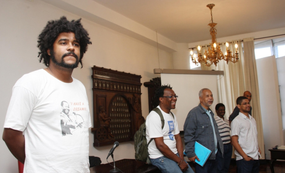 Palestras fazem parte de projeto de incentivo ao ingresso em universidades públicas, promovido pelo Colégio Estadual Genésio Moreschi, em Colombo