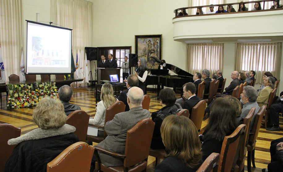 Grupo de trabalho que vai estruturar o programa foi criado nesta quinta-feira (31) por decreto do governador em exercício Flávio Arns. Serão atendidas inicialmente 13 escolas, nos municípios de Curitiba, Paranaguá, Antonina, Lapa e Ponta Grossa. A estimativa é investir R$ 7 milhões em projetos de restauração.
