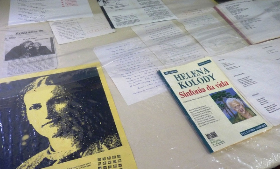 Cartas e cartões postais de Helena Kolody