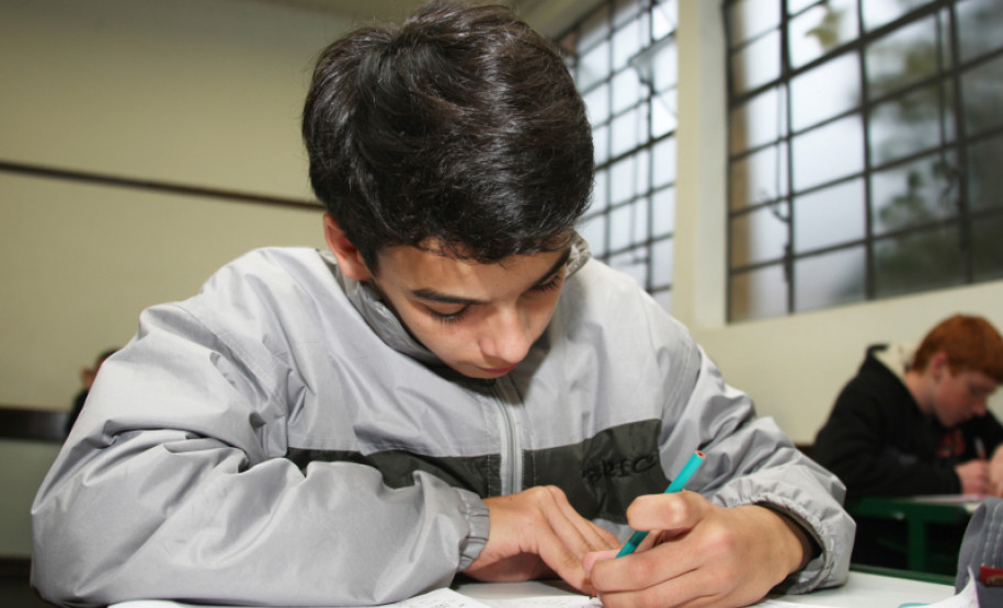 Mais de 1,1 milhão de estudantes da rede de ensino do Paraná estão inscritos na primeira fase da 8ª Olimpíada Brasileira de Matemática das Escolas Públicas (Obmep) aplicada nas escolas nessa terça-feira (5).