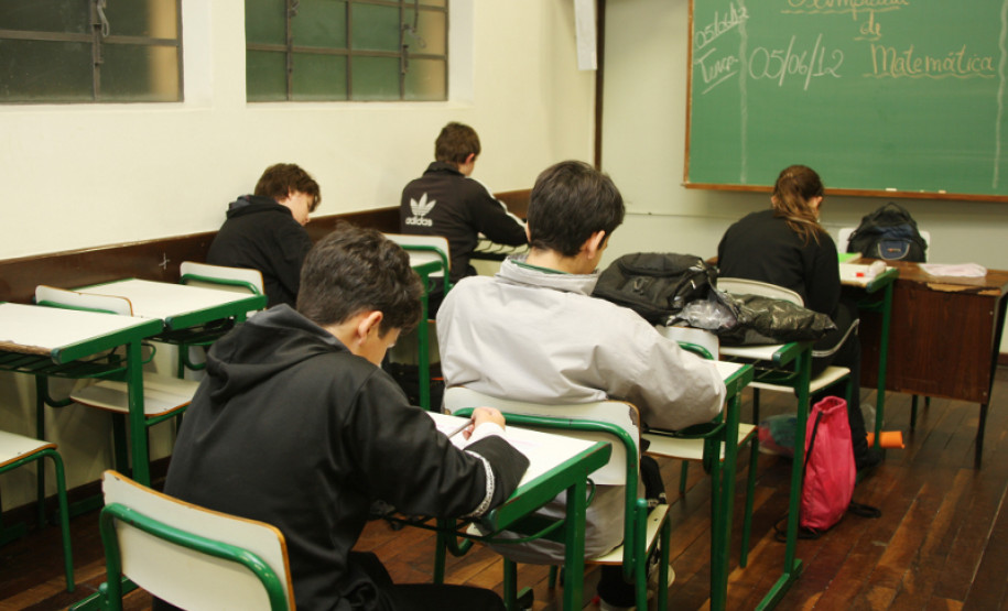 A Obmep tem como objetivo explorar conhecimentos de conceitos matemáticos dos alunos.