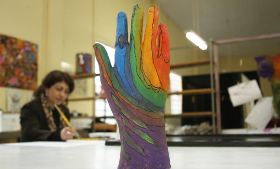 O Centro Estadual de Capacitação em Artes, Guido Viaro, de Curitiba, finalizou nesta quarta-feira (06) os cursos de arte para professores da rede estadual de ensino de todo Paraná.