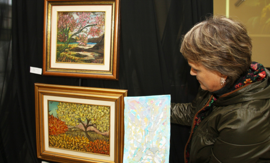 Com o tema “Arte no Paraná”, cerca de 100 professores foram divididos em grupos e participaram de 17 oficinas de capacitação nas áreas de teatro, música, dança, artes visuais e vídeo.