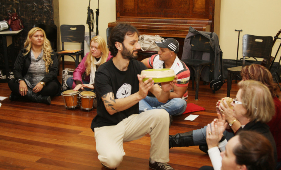 Em uma das propostas, os professores realizaram atividade com as obras da artista Victoria Sagboni.