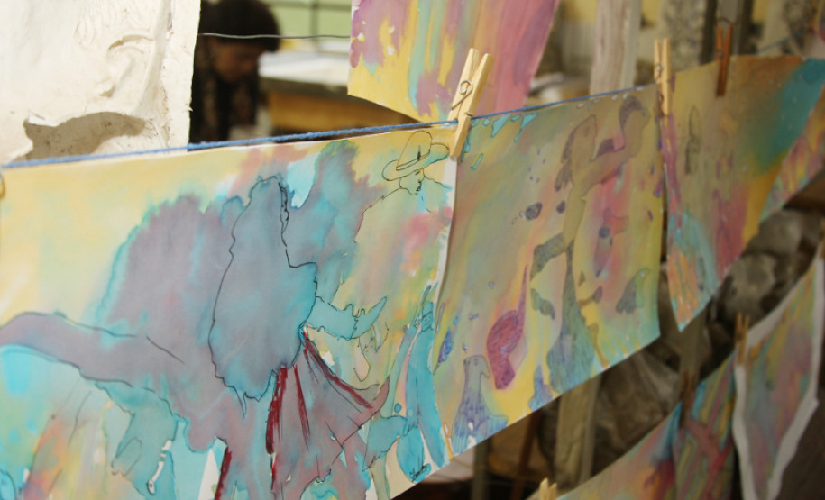 Além das capacitações dirigidas aos alunos do curso de formação de docentes da rede estadual, professores da educação básica e alunos do curso de licenciatura em arte, o Centro Estadual de Capacitação em Artes Guido Viaro oferece cursos livres e preparatório para a comunidade, exposições e o evento “Te encontro no Guido”, onde toda sexta-feira a noite acontecem apresentações artísticas.