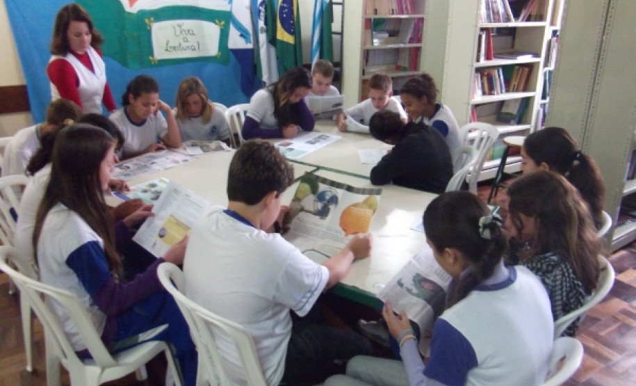 Colégio desenvolve jornal impresso com os alunos