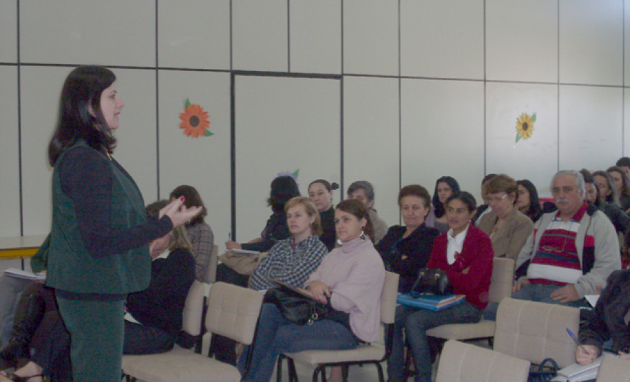 Encontro de pedagogos em Assis é encerrado com palestra