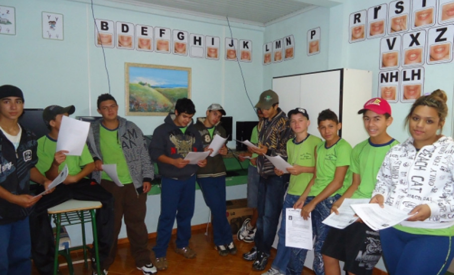 Secretaria lança plano para alunos com atraso escolar