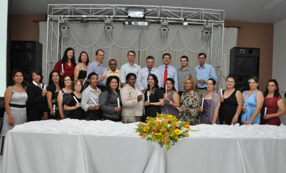 Agentes educacionais concluem Profuncionário em Toledo