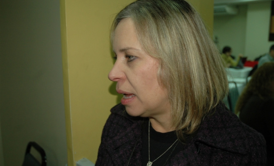 Mais de 100 profissionais da educação recebem orientações para disseminar hábitos saudáveis nas escolas da rede pública de ensino.