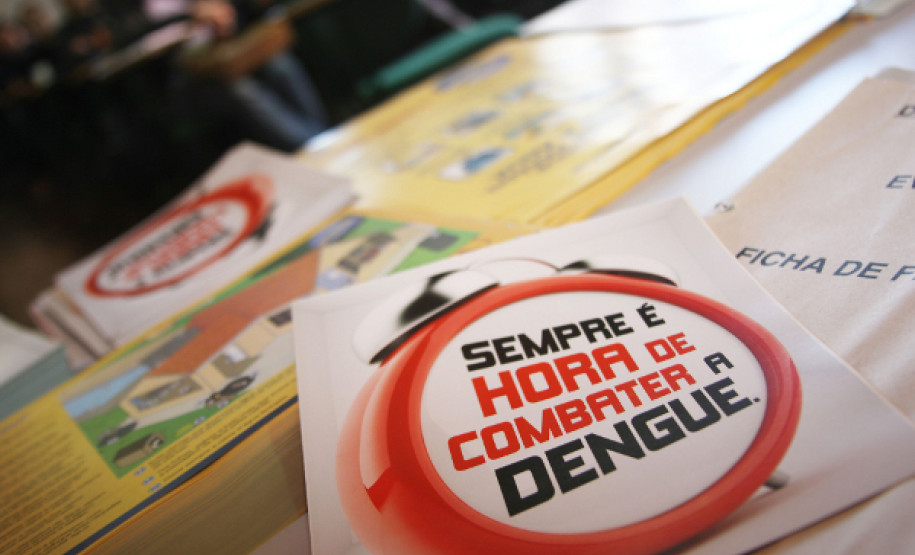 Evento orientou técnicos dos Núcleos Regionais de Educação (NREs) para repassar informações sobre a prevenção da doença às escolas.