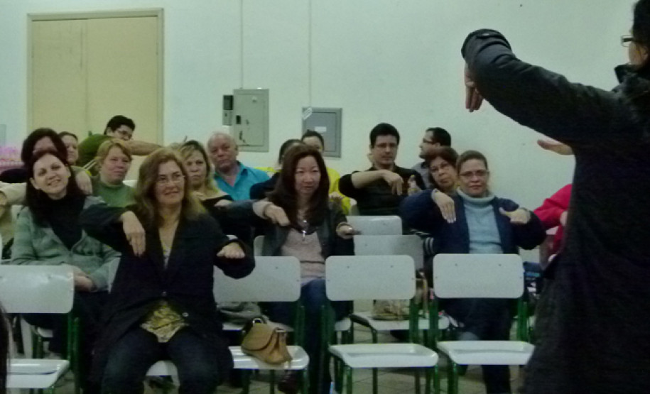 Encontro discute ações para trabalho com alunos surdos