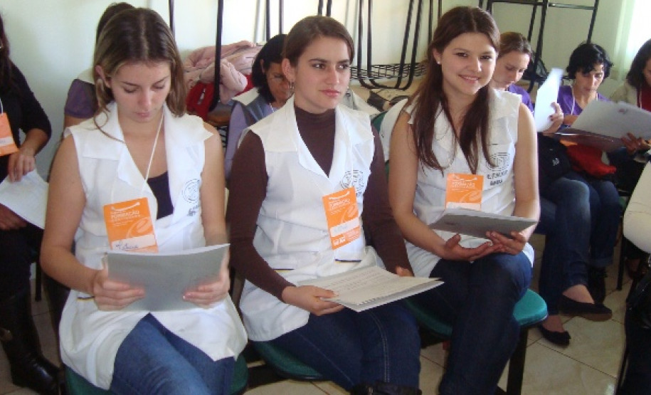 Com cerca de 200 pessoas, evento possibilitou interação entre escolas de diversas cidades da região.