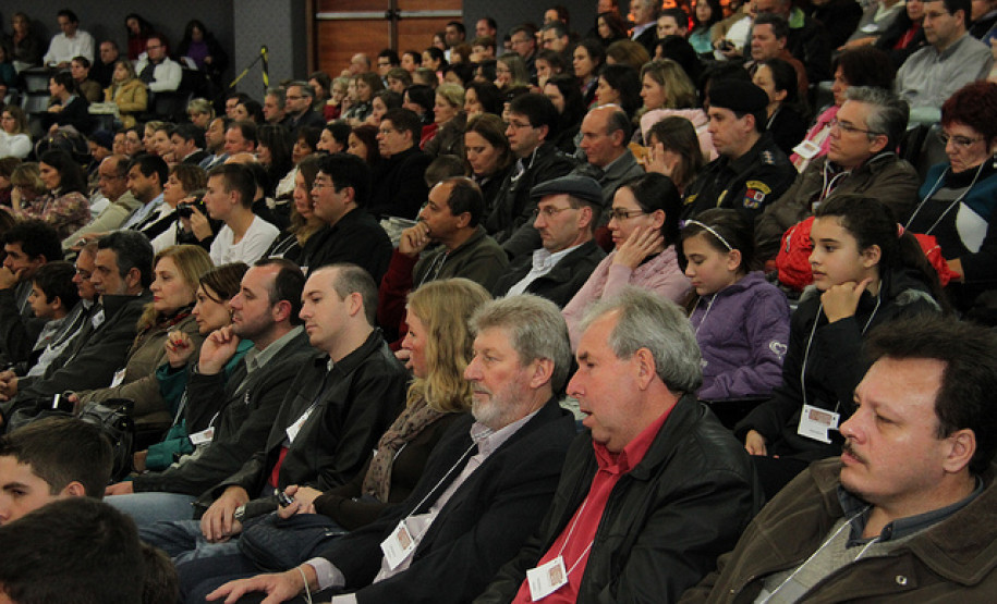 SEED foi novamente destaque na Região Sul da Olimpíada Brasileira de Matemática das Escolas Públicas. Prêmio foi recebido pelo vice-governador e secretário da Educação Flávio Arns durante entrega de medalhas a alunos vencedores da edição.