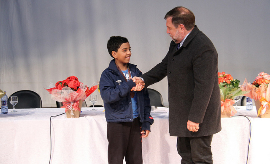 SEED foi novamente destaque na Região Sul da Olimpíada Brasileira de Matemática das Escolas Públicas. Prêmio foi recebido pelo vice-governador e secretário da Educação Flávio Arns durante entrega de medalhas a alunos vencedores da edição.